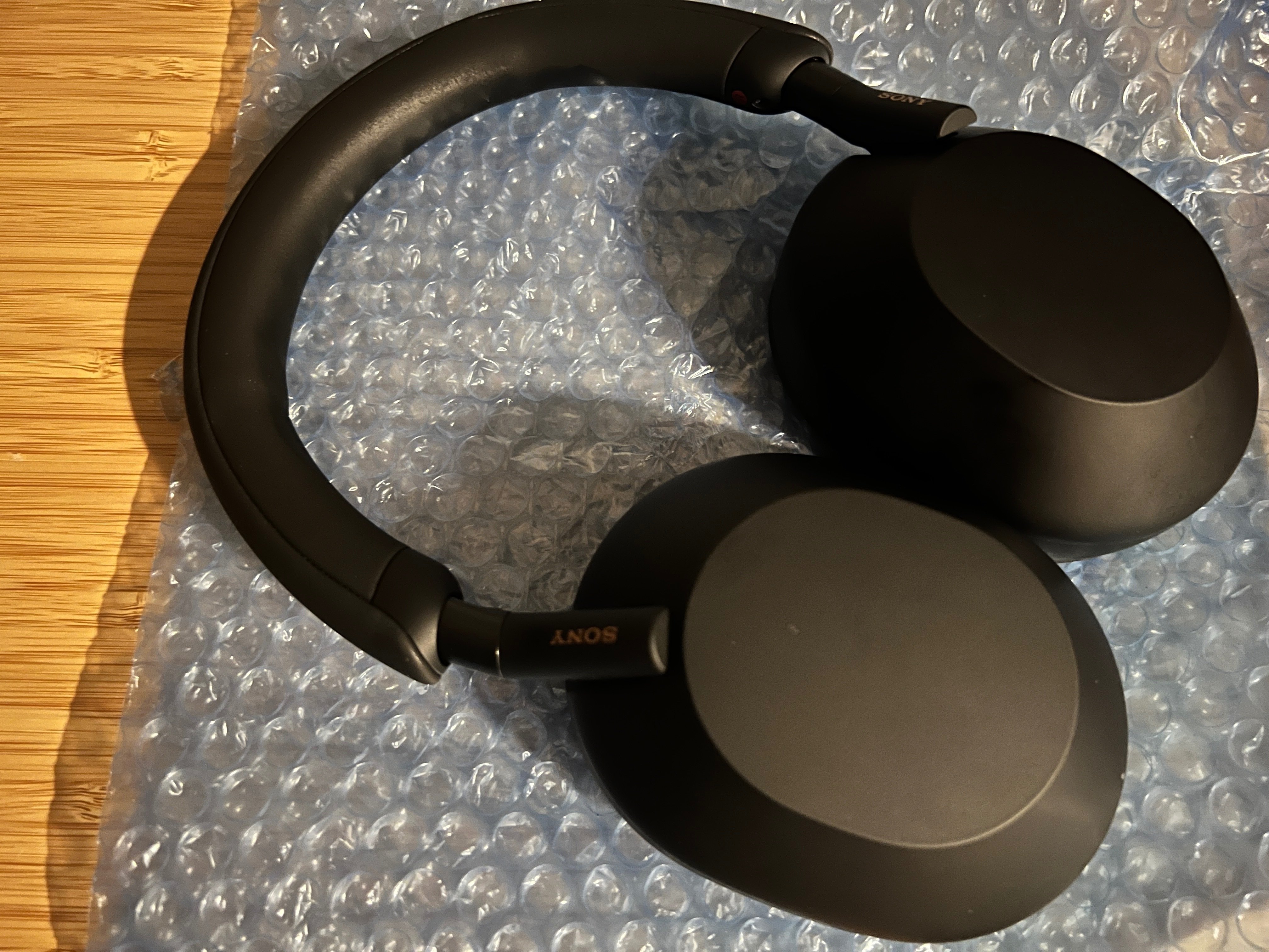 SONY wf-1000xm5 ヘッドホン 亀裂あり SONY WH-1000XM6発売／WH