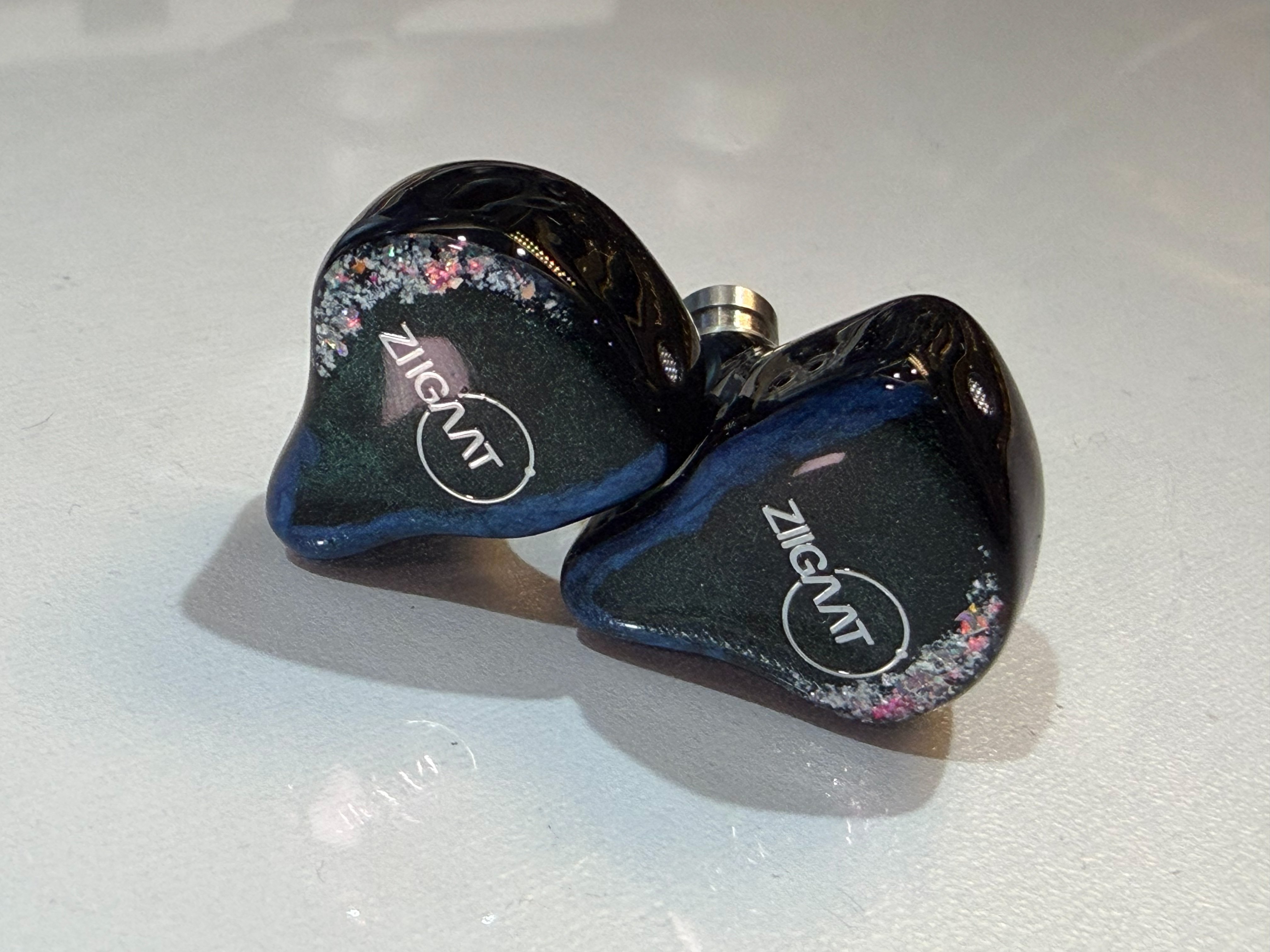 PR】中国新興メーカーの“本気イヤホン”『ZiiGaat Luna』レビュー｜しまう