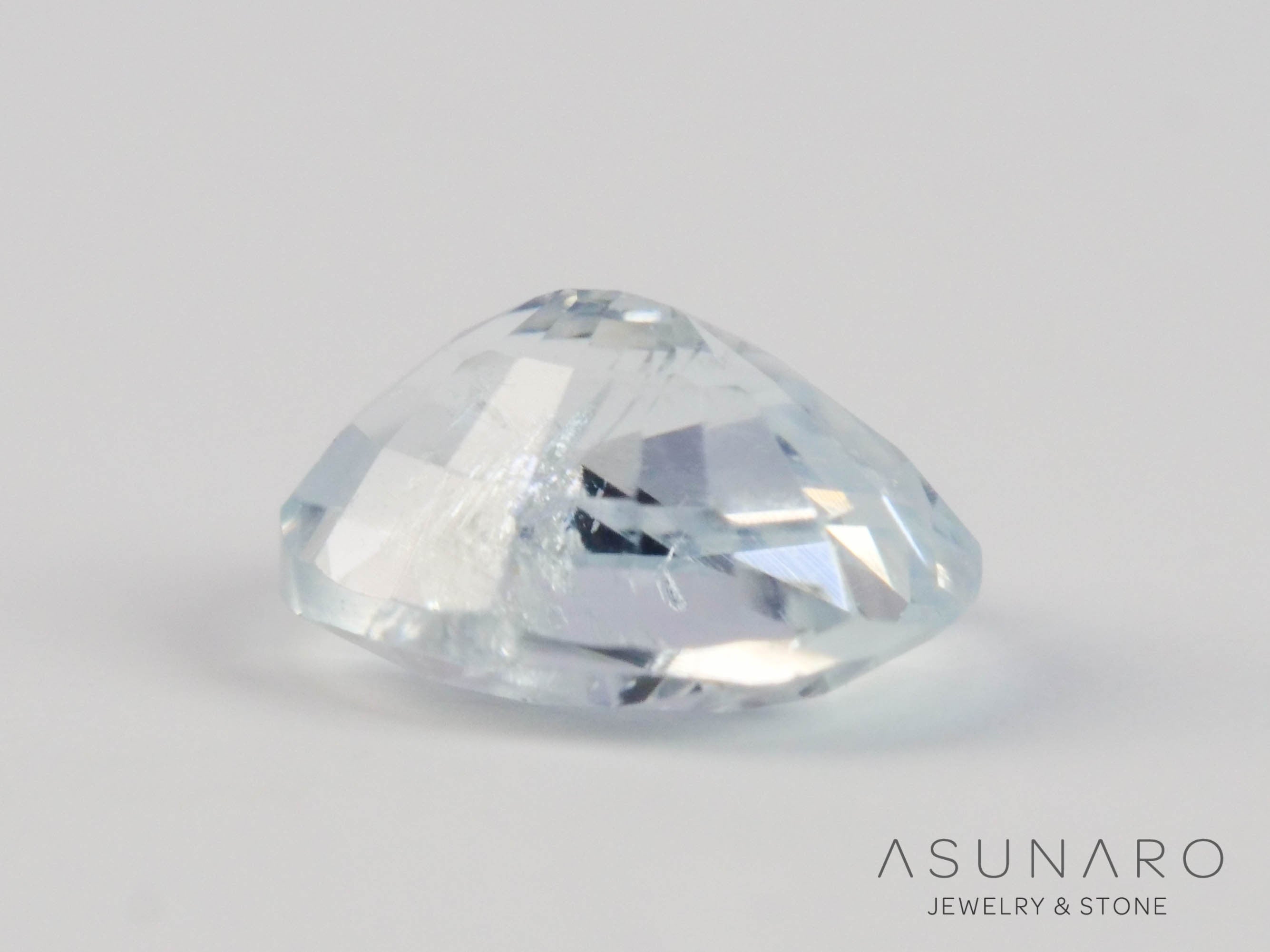 非加熱ライトブルーサファイア オーバルカット スリランカ産 0.41ct
