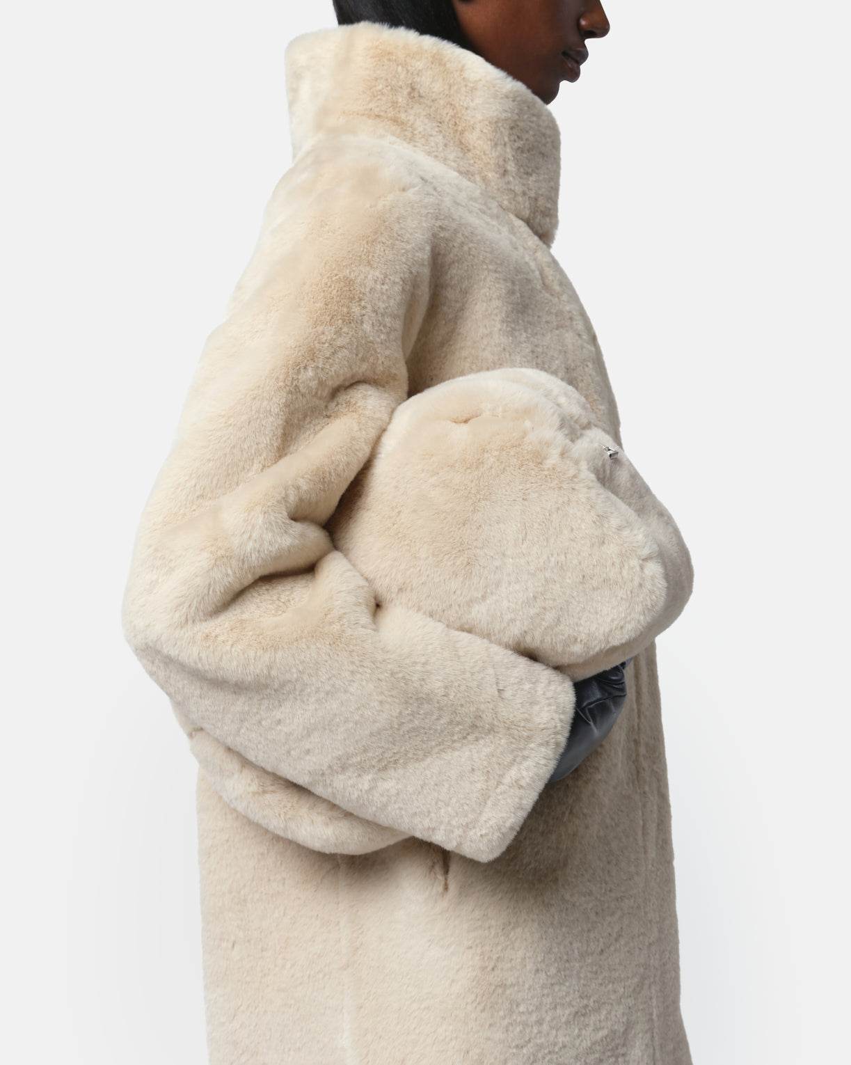 Jumbo Noor Faux Fur Travel Pouch in Latte – Apparis