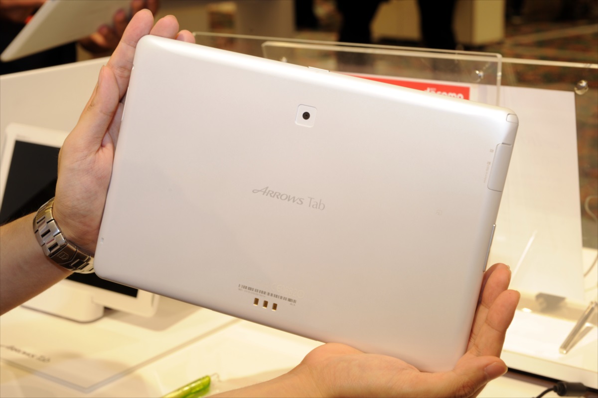 防水・軽量・大容量バッテリーでフルセグも、ドコモ「ARROWS Tab F-02F