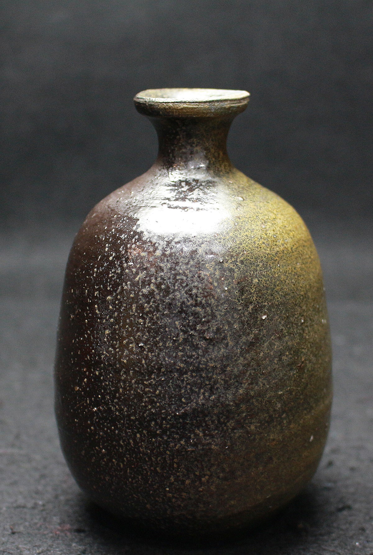 26062 伊勢崎淳 備前黒徳利 – アート飛田