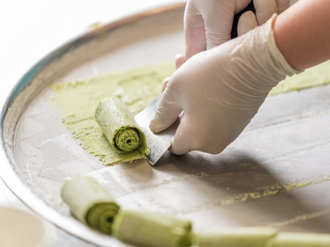 超人気「ロールアイスクリームファクトリー」が福岡にオープン！