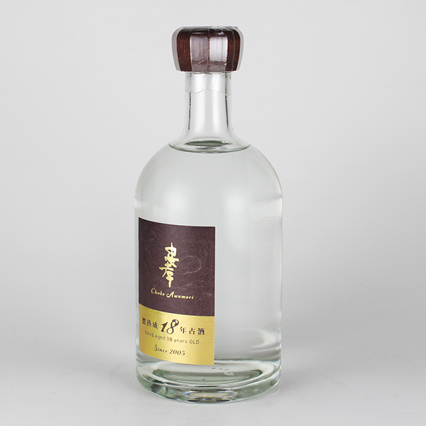 忠孝 甕熟成 18年古酒 40度,500ml おちょこ付き 2024年IWSC最高金賞