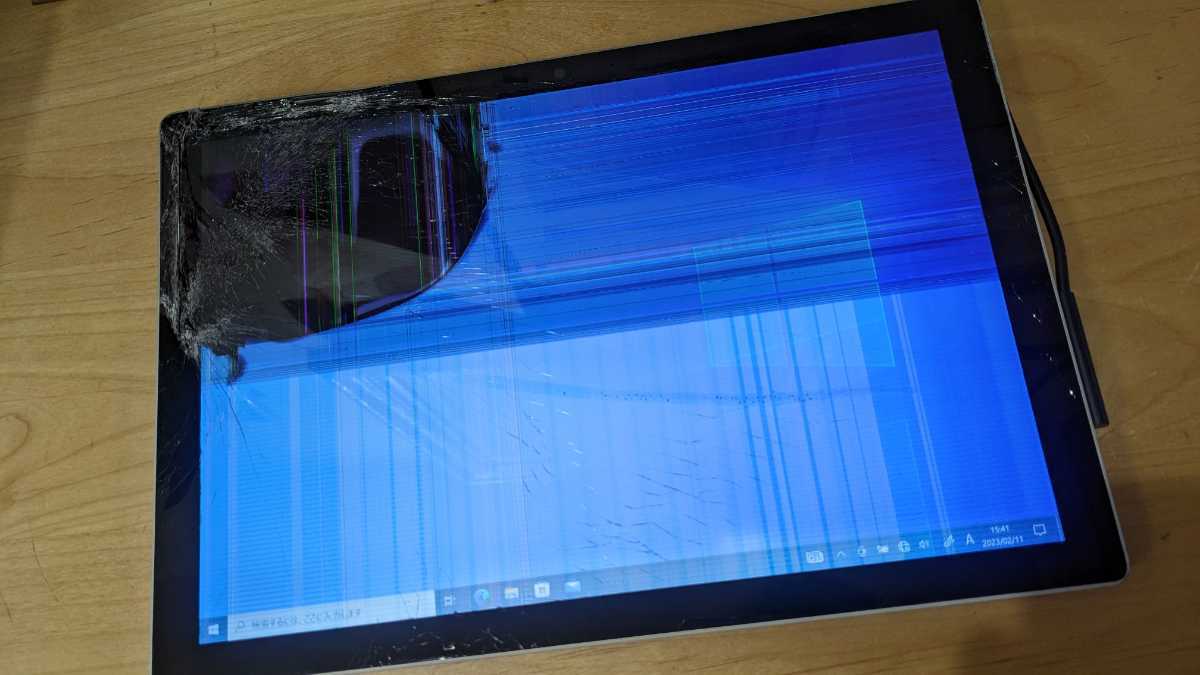ジャンク品 SurfacePro5 256GB/8GB 本体のみ（液晶割れ）