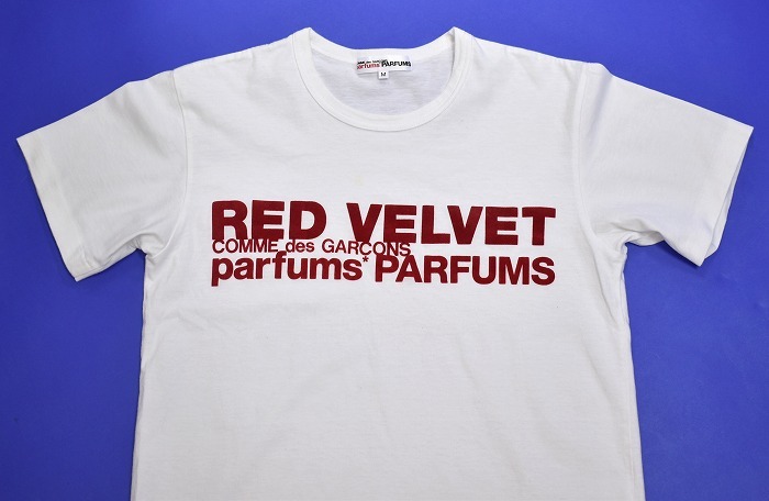 コムデギャルソンパルファムス 】XL レッドベルベット Tシャツ COMME