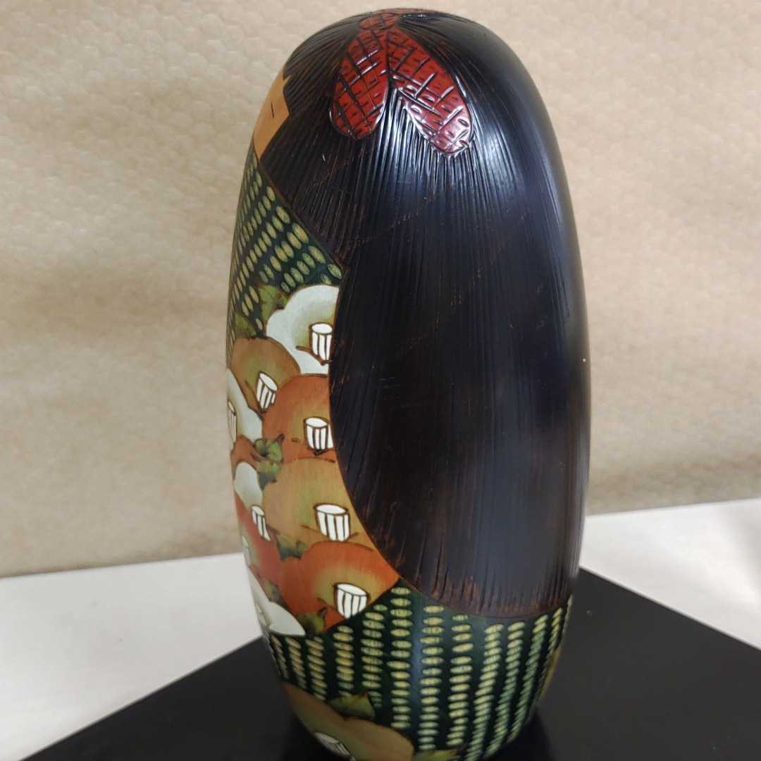 卯三郎こけし 雪椿 (飾り台付) 卯三郎こけし 雪椿 (飾り台付) 【公式通販】