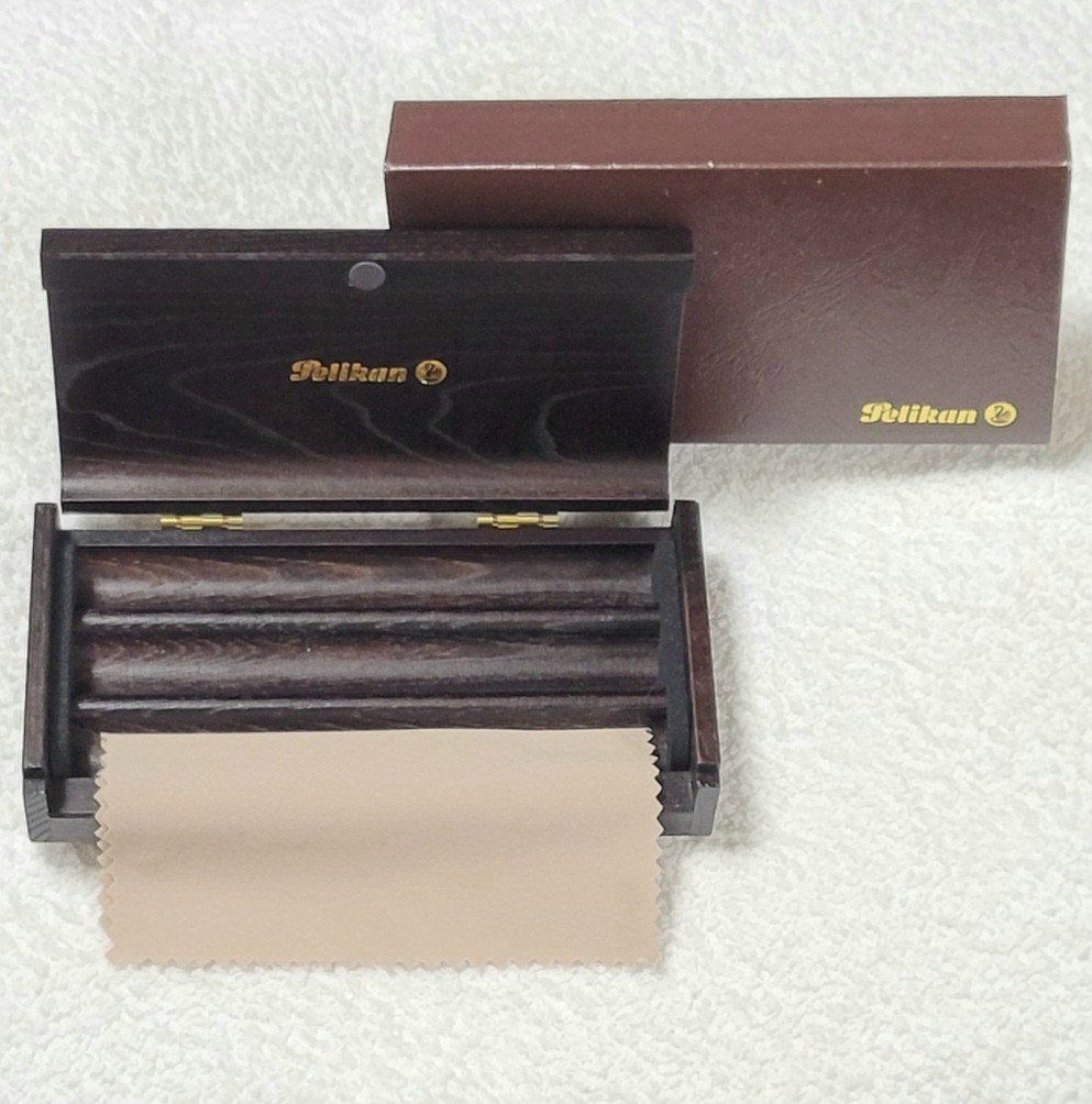 Pelikan ペリカン ペンケース 万年筆ケース 木製 未使用品 万年筆入れ