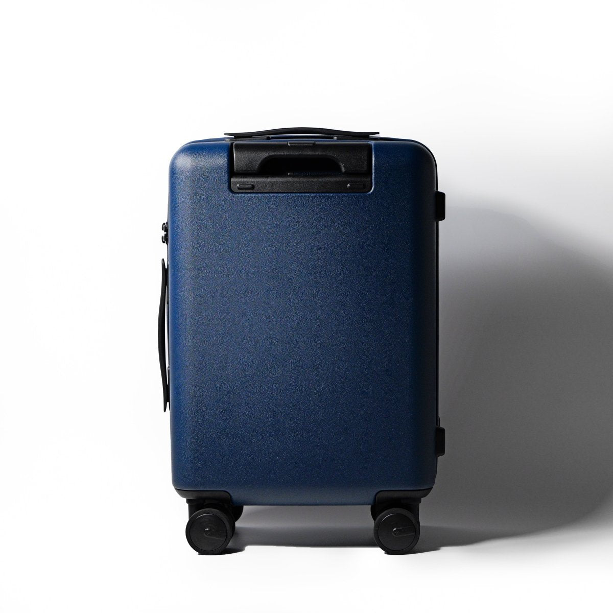Essential Luxe Suitcase | aucentic(オーセンティック)