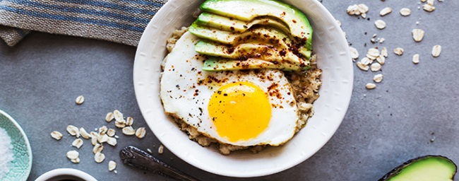 アボカド＆目玉焼きのポリッジ - レシピ | Avocados From Mexico