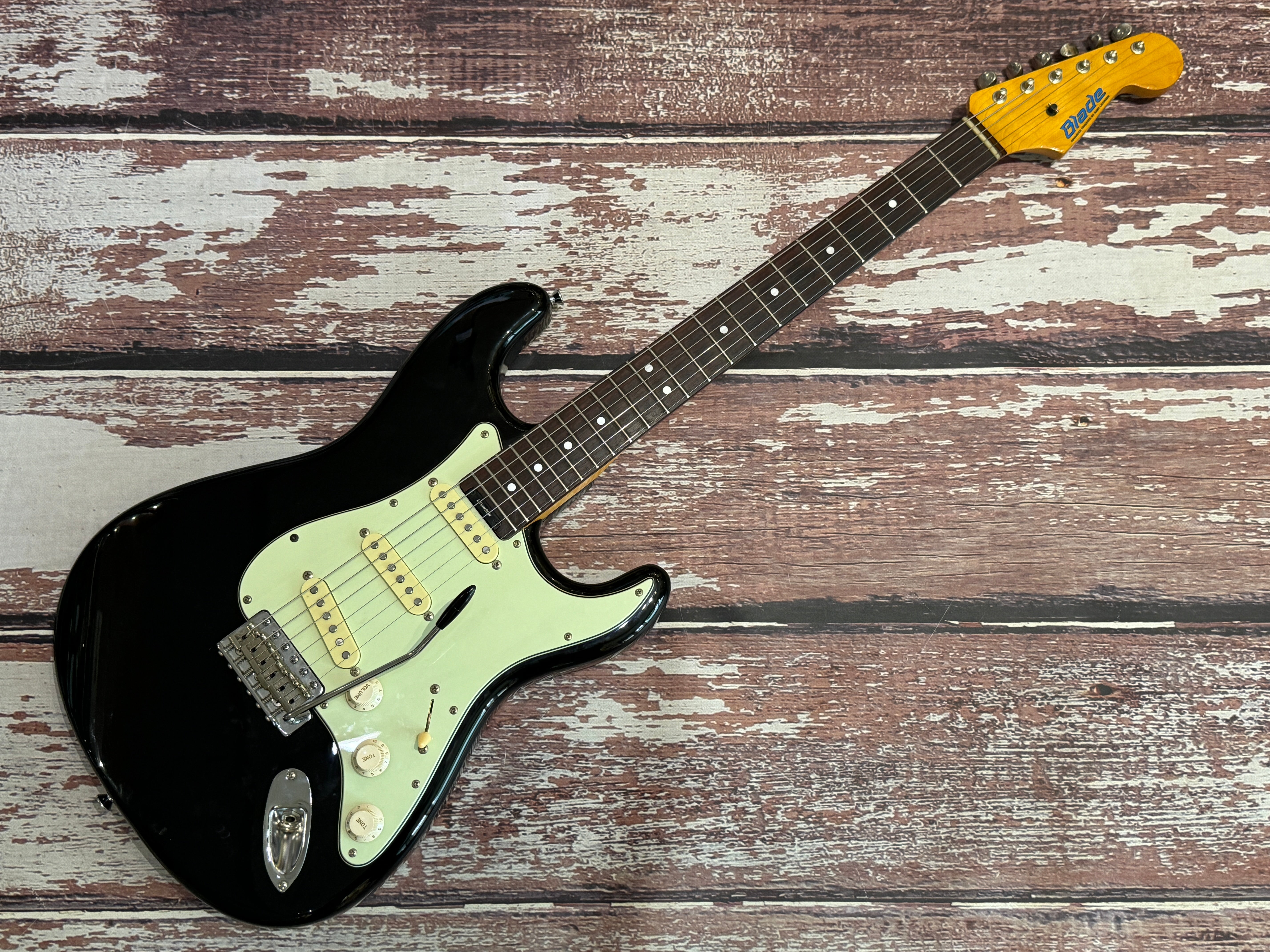 即発送 Blade Levinson ストラトタイプ pewterカラー 即発送 Blade