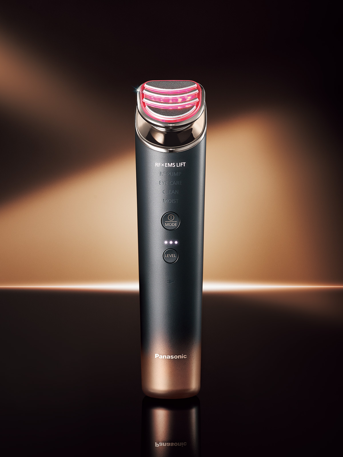 早くも話題…【パナソニック史上最上位の美顔器】は何がスゴいのか徹底