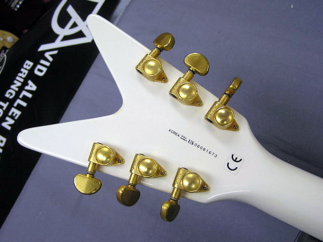 Dean V Custom (2019) - ヴィンテージホワイト