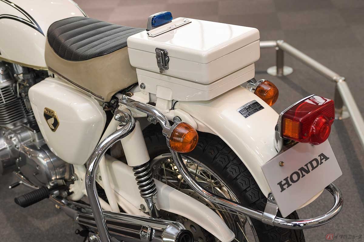 元祖ナナハン白バイ!! ホンダ「ドリームCB750P」は特別装備が