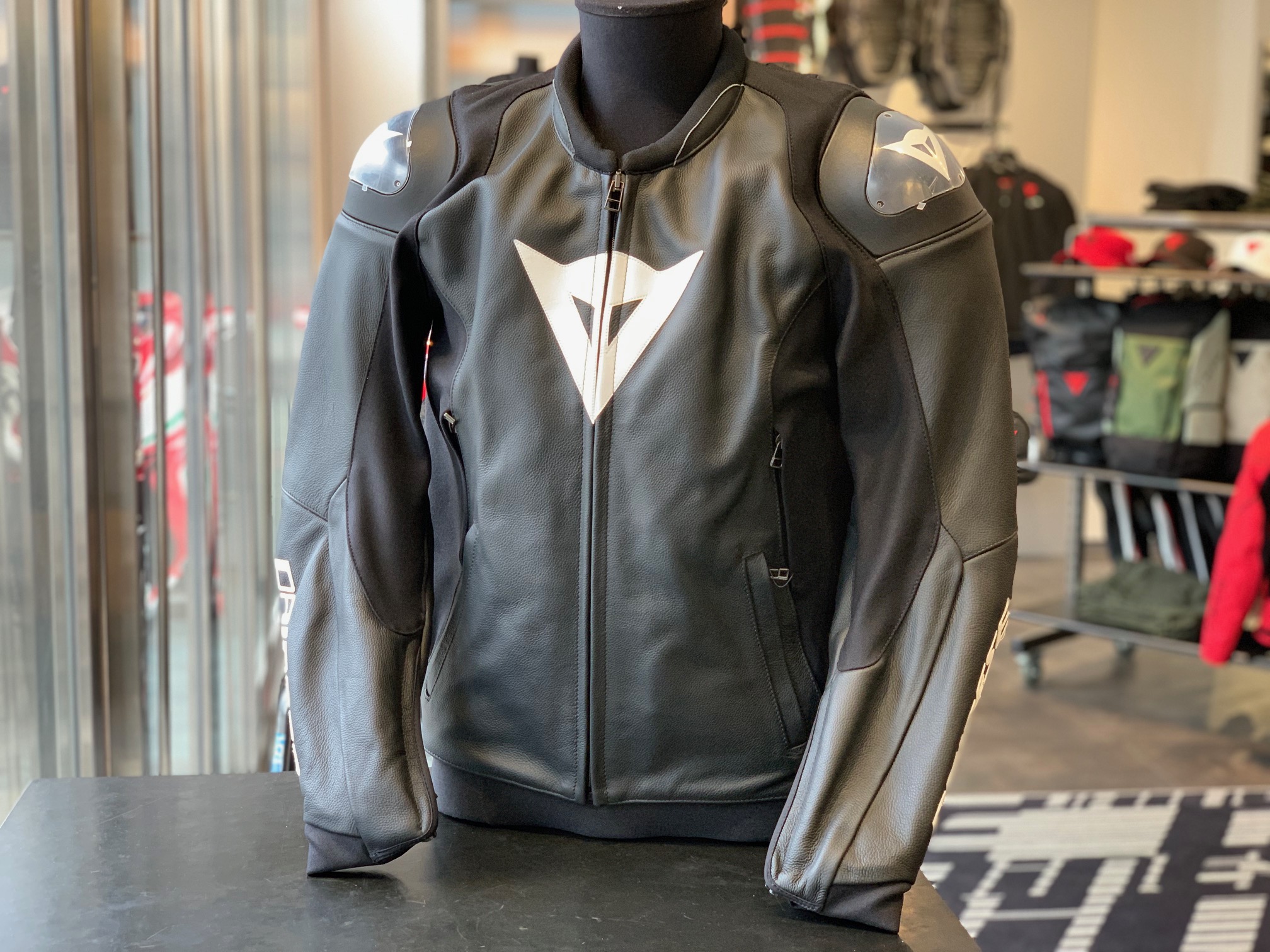 高い人気を誇るスポーツレザージャケット