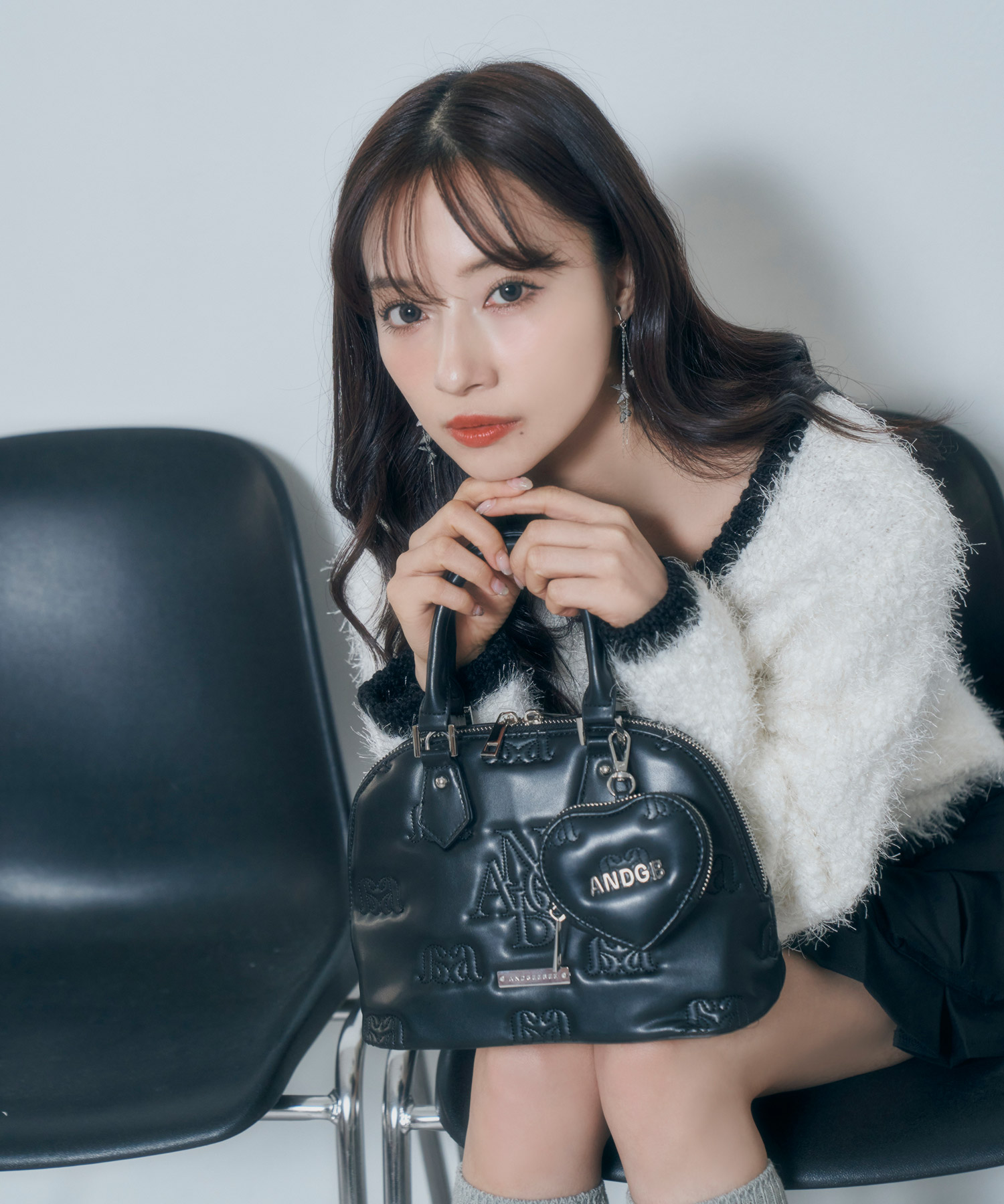 ロゴモノグラムショルダーバッグ – BUNNY APARTMENT