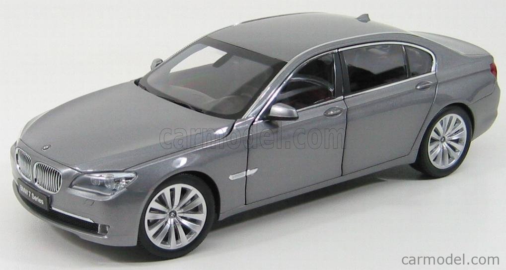 KYOSHO BMW750LiMOON silver1/18スケール KYOSHO BMW750LiMOON silver1