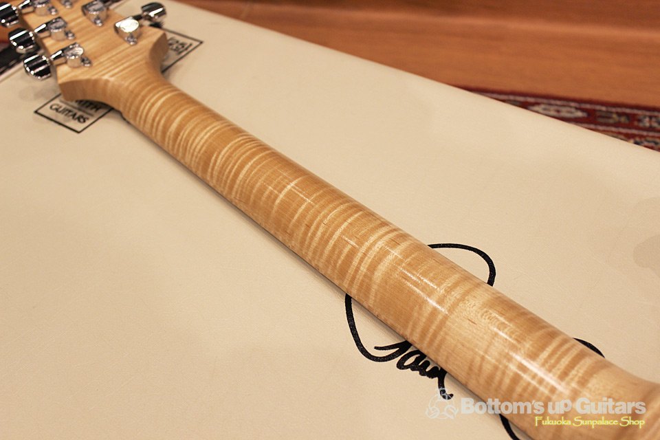 PARM BAY分厚いフレイムメイプルのギター