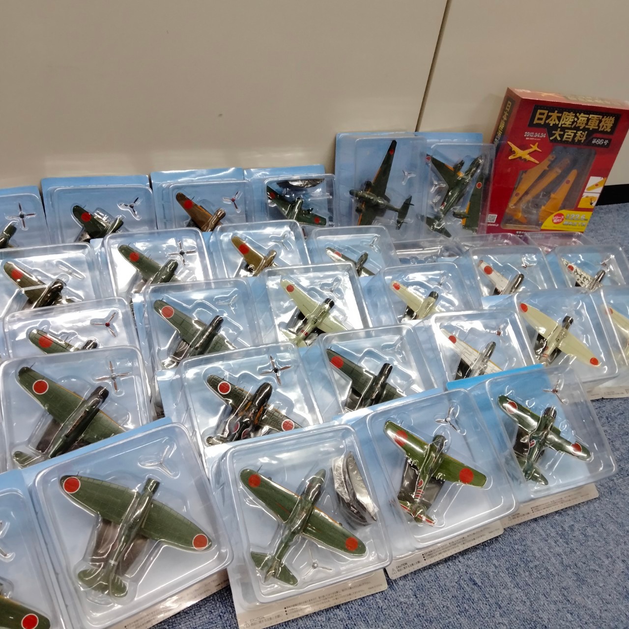 アシェット 日本陸海軍機大百科 103個他 セット販売 2／5箱目 - メルカリ