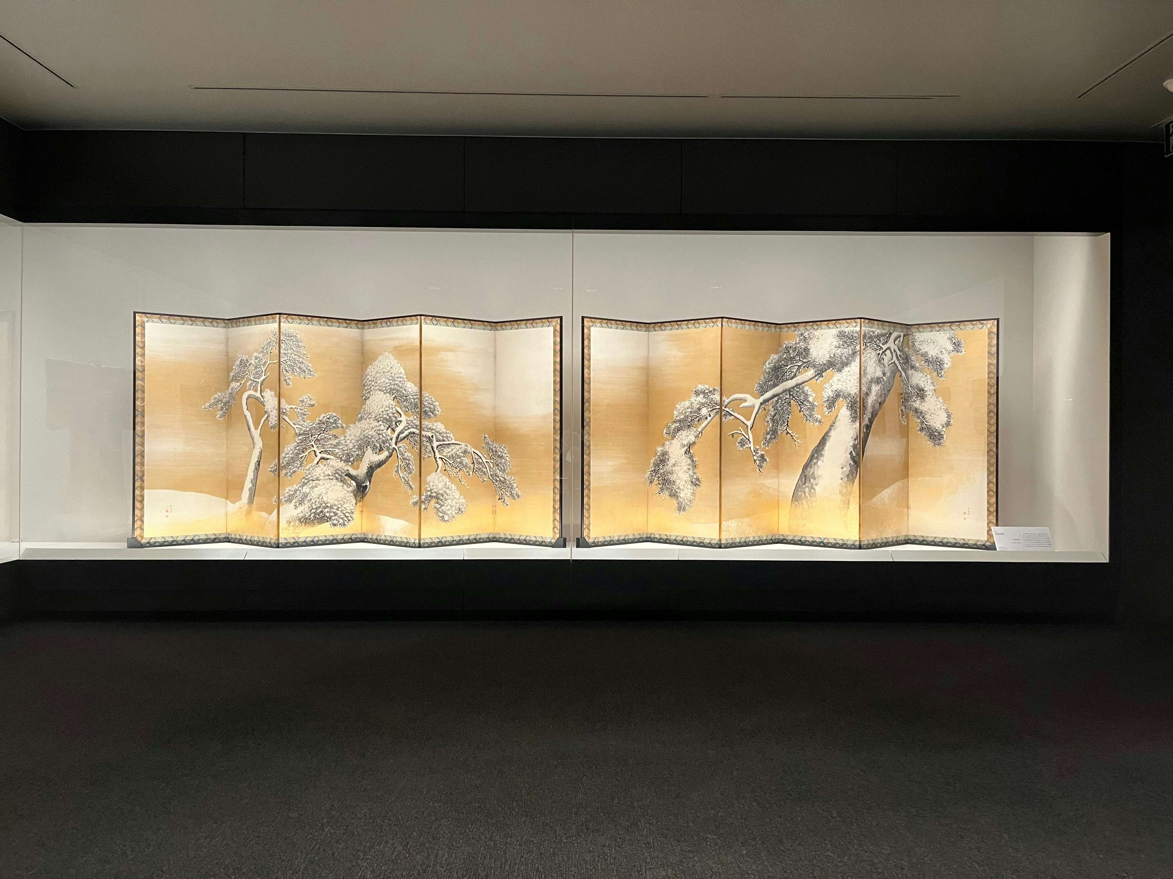 真作】円山應挙 雪松図屏風 円山応挙「雪松図屏風」VS謎多き金屏風