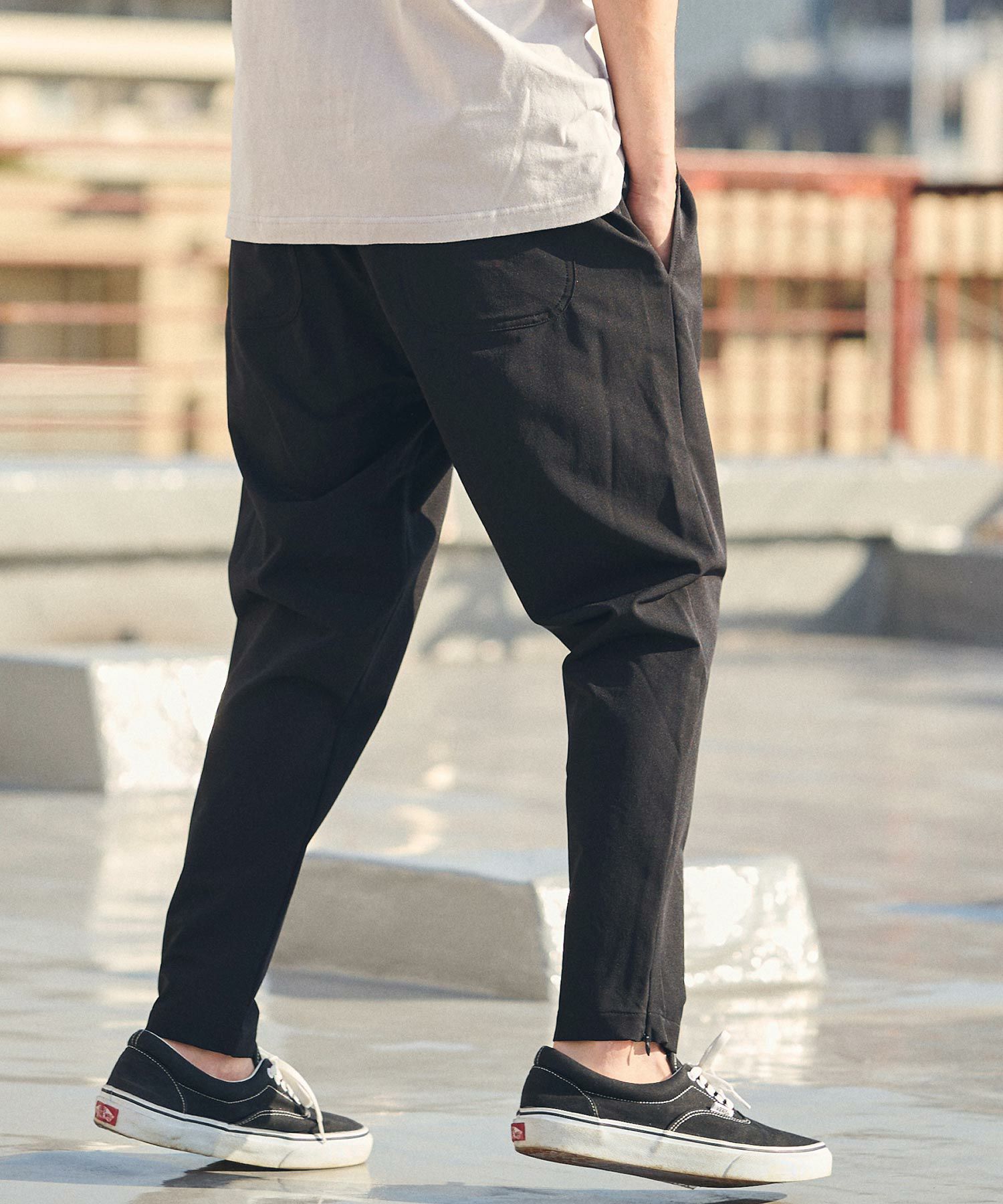 50%OFF【CAMBIO(カンビオ)】 ZIP使い2タックナイロンテーパードパンツ
