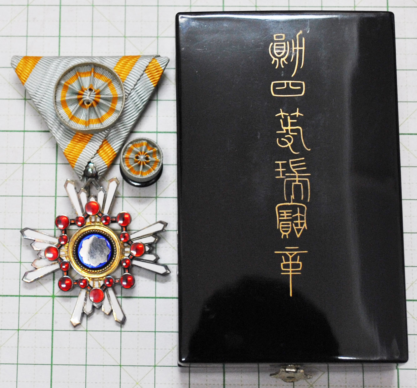 勲章「 勲四等瑞宝章 」ケース付 【公式通販】