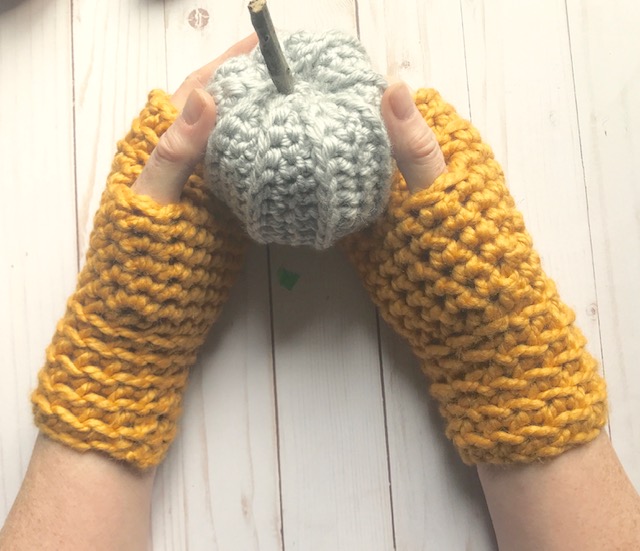 Cosy Fingerless Gloves: Free Pattern. - Carroway Crochet