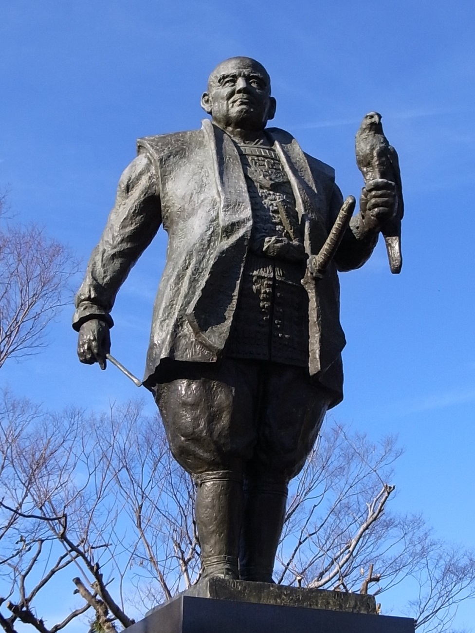 徳川家康銅像｜城の旅への城写見(じょうしゃけん）