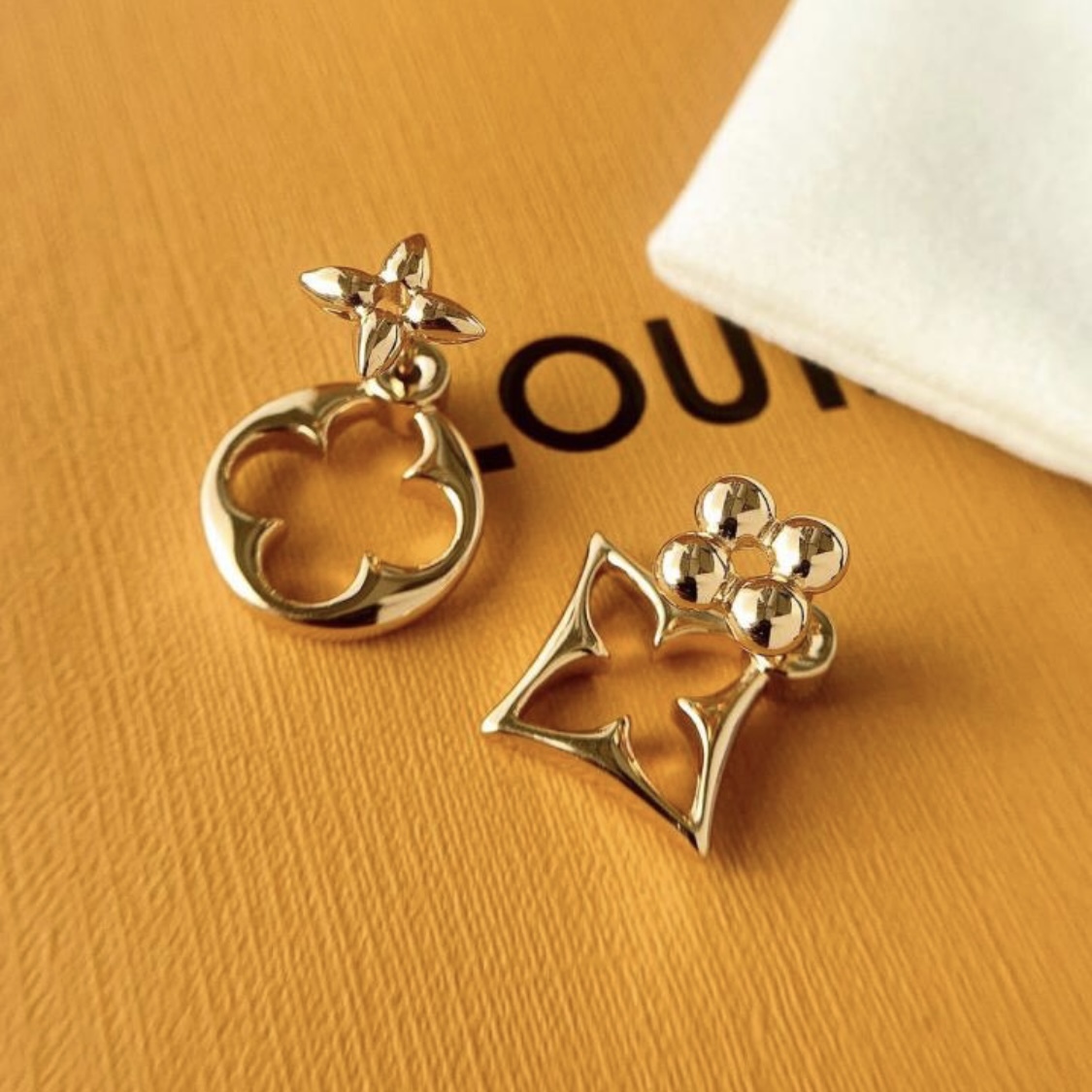 オシャレさん必見【LOUIS VUITTON】ピアス・LV フラワーグラム (Louis