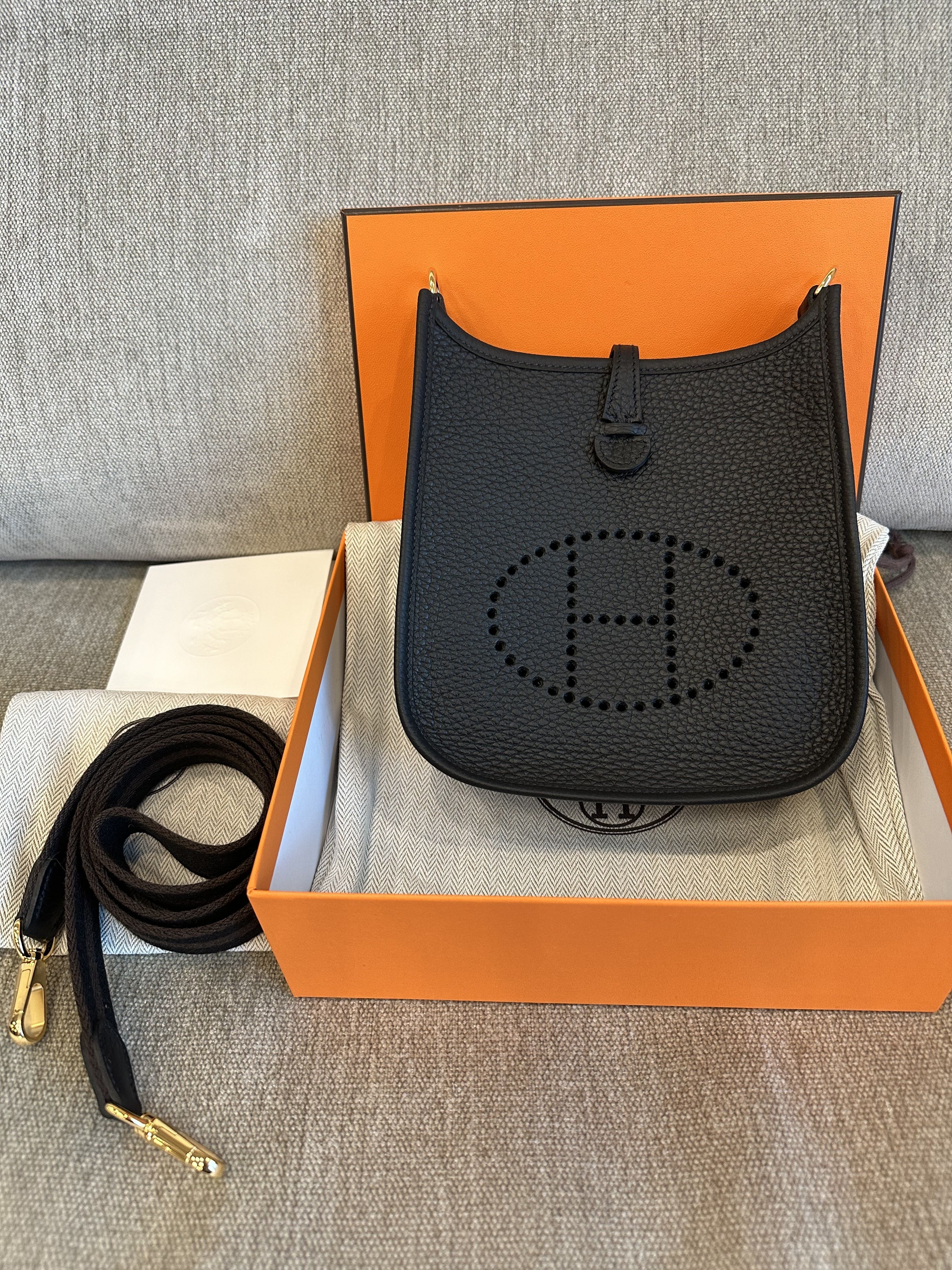新作♪】【手元にあり】エルメス ミニエヴリン TPM ノワール (HERMES