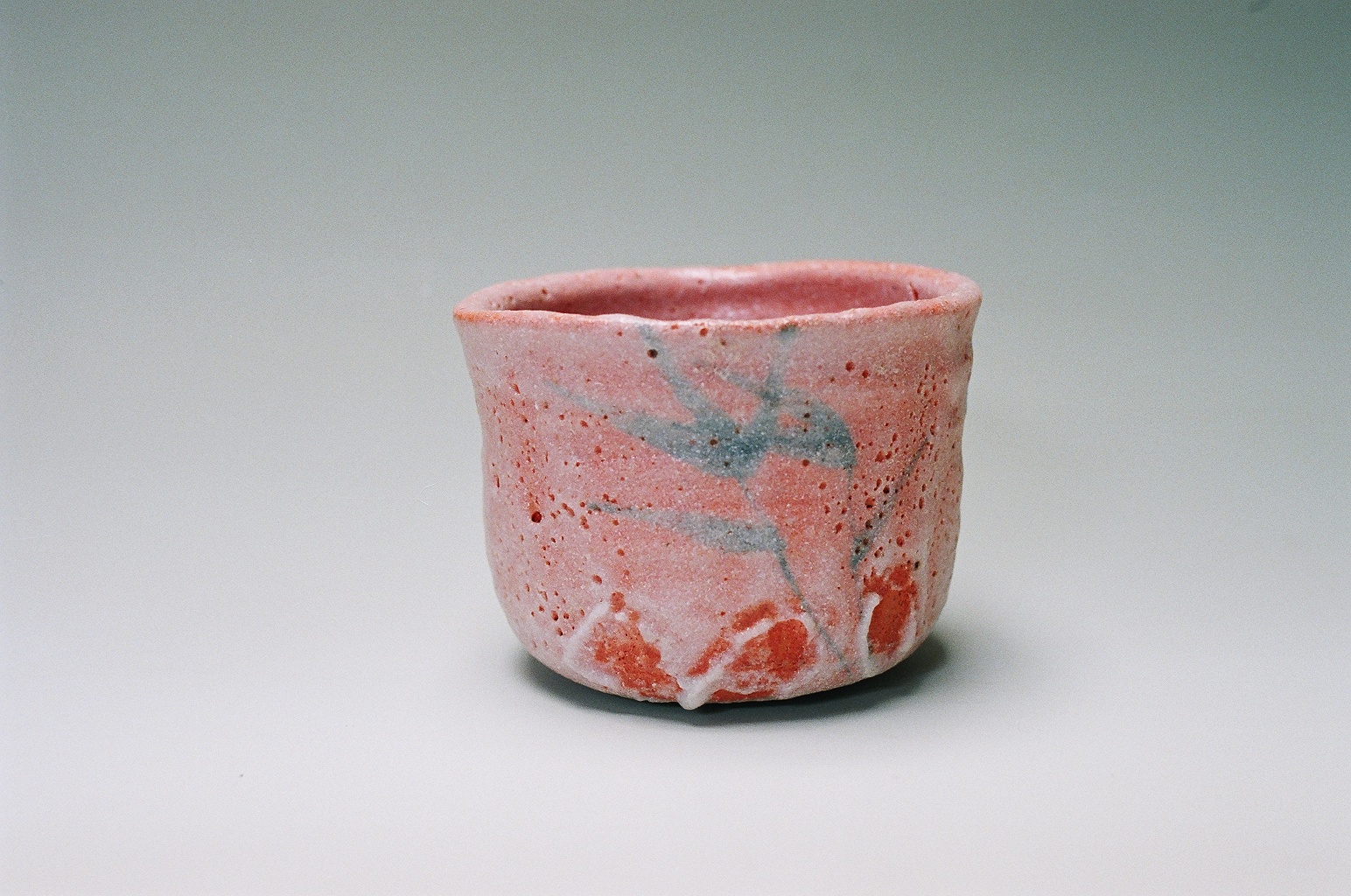 美濃焼伝統工芸品協同組合 | 志野茶碗 信楽焼／穴窯志野茶碗／B31