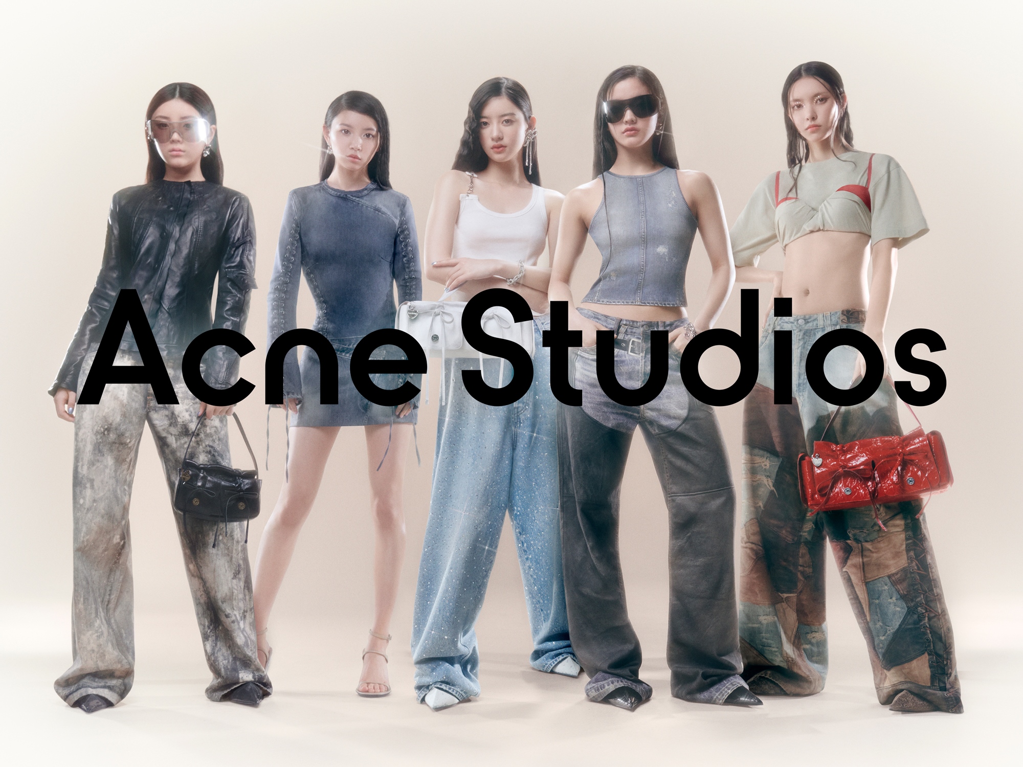 illit モカ ポスター 非売品 acne studios アイリット アクネ ILLIT