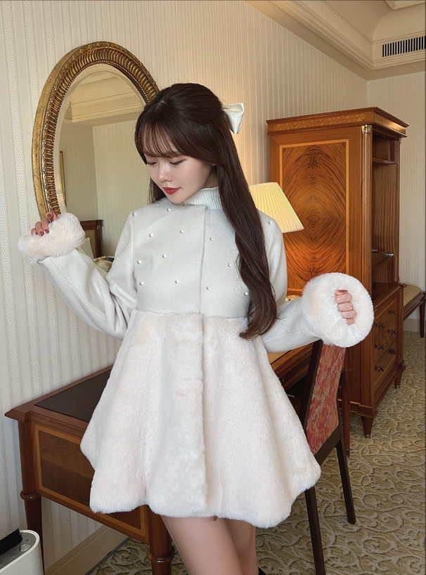 ジェンヌ ファー付き2wayペプラムショートコート エコファー襟付き