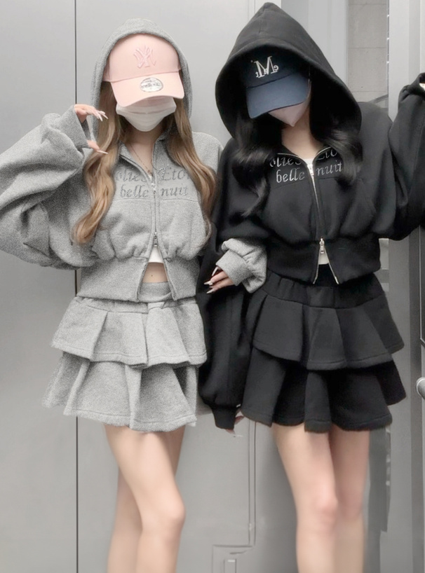 ラインストーンダブルジップパーカー×ティアードミニスカート