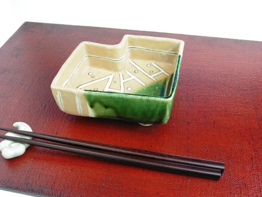 鳴海織部 誰ヶ袖向付 | iichi 日々の暮らしを心地よくするハンドメイド