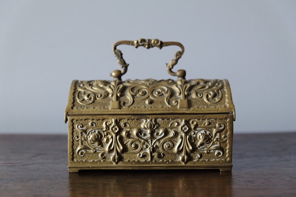 宝箱型 ジュエリーケース 真鍮 フランス アンティーク 0501777 | iichi