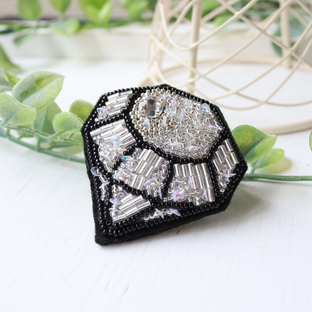 ニュイ様専用】オートクチュール刺繍 おばけ・ouiブローチ 【ニュイ様