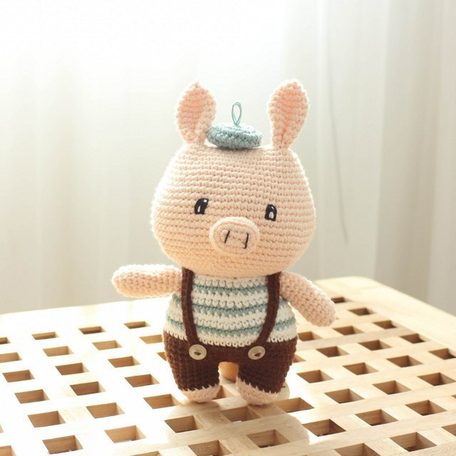 DYI花のブローチ あみぐるみ ぶたさん ① クリスマス 【ゆっこ様専用