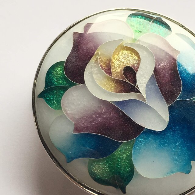 薔薇 七宝焼のブローチ 純銀張有線七宝 | iichi 日々の暮らしを