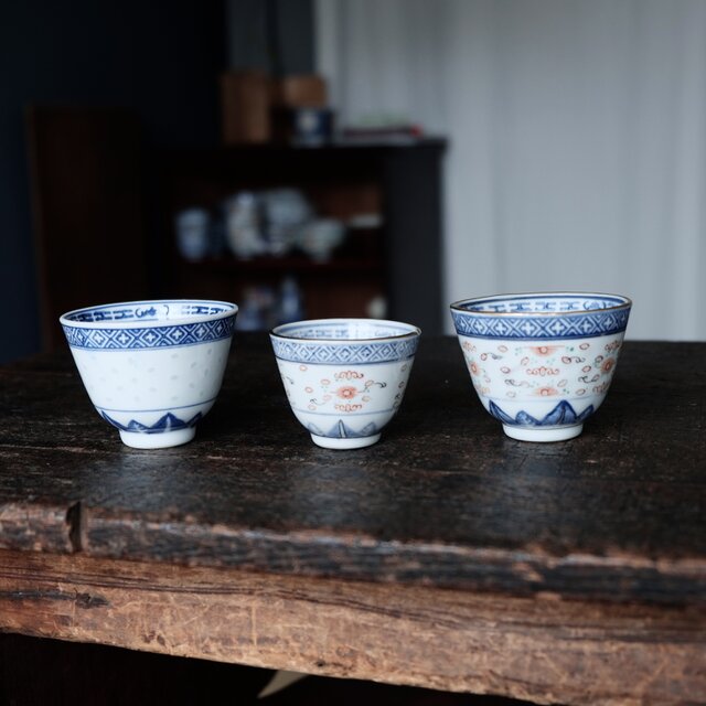 チャイナレトロで可愛い◇花と漢字。中国景徳鎮 赤絵金彩猪口 茶杯 蛍