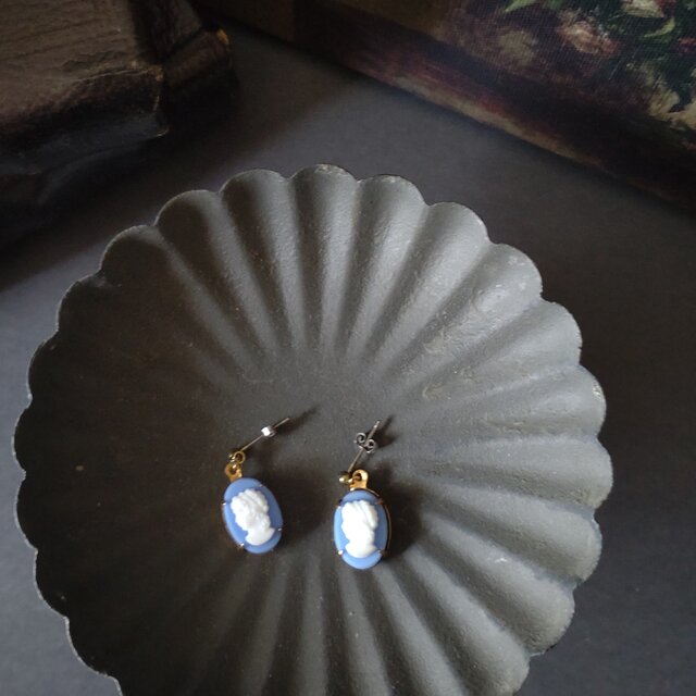 ヴィンテージ カメオ Wedgwood blew ／ピアス・イヤリング | iichi