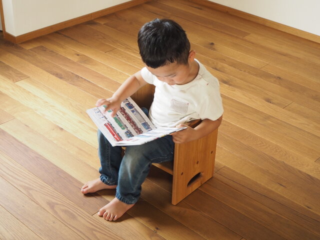 国産クルミ材の箱イス 子供イス 1台 | iichi 日々の暮らしを心地よく