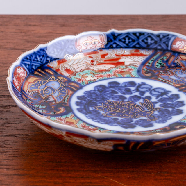 皿白磁古伊万里獅子文様染付陽刻縁牡丹唐草明治大正ロ号訳あり