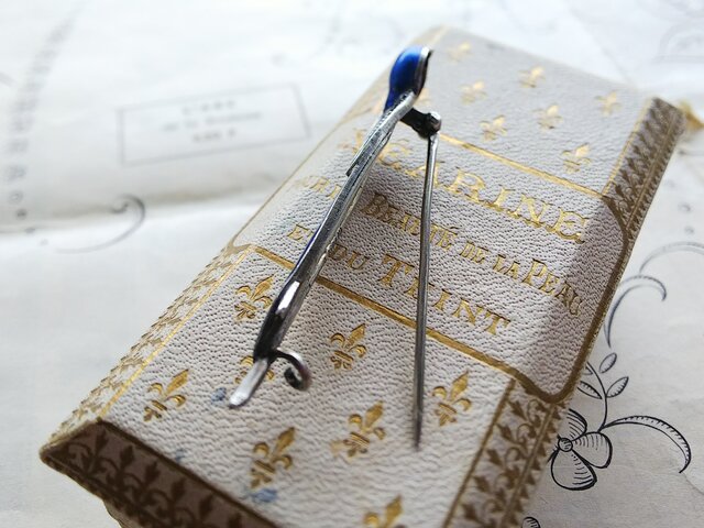 フランスアンティーク Blueエナメル／ペースト／ツバメのブローチ（65