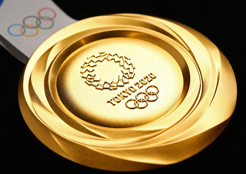 東京五輪 金銀銅のメダルデザイン発表 裏面は光や輝きをテーマ | 毎日新聞