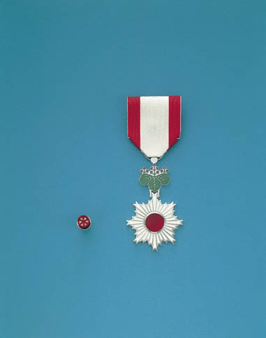 e*a様 回天型文鎮 勲五等単光旭日章 勲章 勲五等単光旭日章 - メルカリ