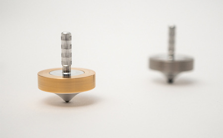 精密 金属 コマ still-gray（タングステン/超超ジュラルミン）× 土俵