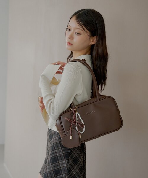 2サイズ展開】チャーム付きスクエアボストンバッグ【タブレット端末