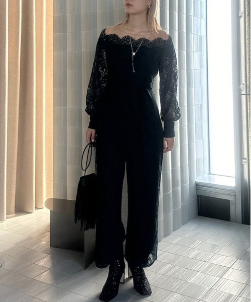 Ameri（アメリ）の「OFF SHOULDER LACE LIKE ROMPERS（サロペット