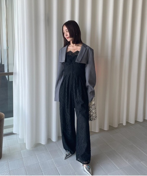 Ameri（アメリ）の「OFF SHOULDER LACE LIKE ROMPERS（サロペット